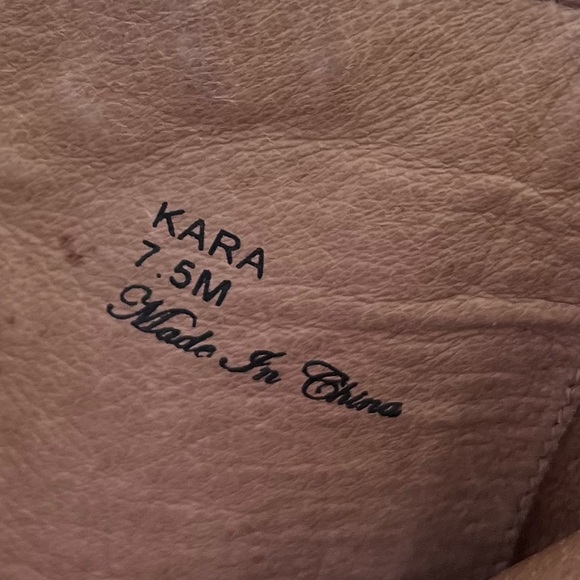 Donald J Pliner size 7.5 Kara Peep Toe Crackle Leather Ankle Bootie Heels Taupe - Picture 15 of 16